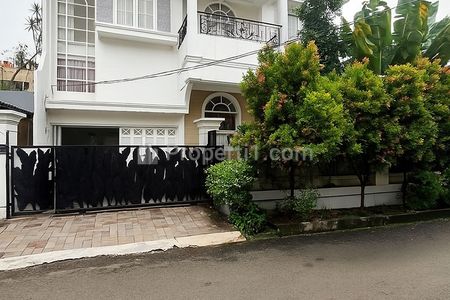 Dijual Rumah Newly Renovated Jalan Lebar Bebas Banjir, Dekat ke PIM, Area Pondok Indah, Jakarta Selatan