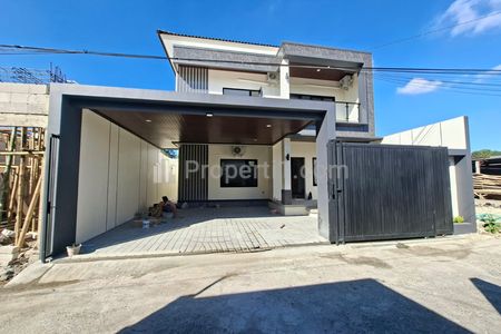 Jual Rumah Mewah Full Furnish Kolam Renang Seputar Jogja Bay Maguwoharjo Yogyakarta