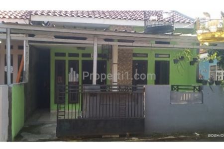 Dijual Butuh Rumah Second Bagus Strategis di Mampang, Depok