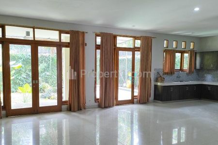 Disewakan Rumah Siap Huni Daerah Strategis Kemang Jakarta Selatan - 4+2 BR Unfurnished