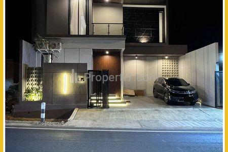 Dijual Rumah Kontemporer di Jalan Kaliurang km 9 Utara UGM Kapten Haryadi, Sinduharjo, Ngaglik, Sleman