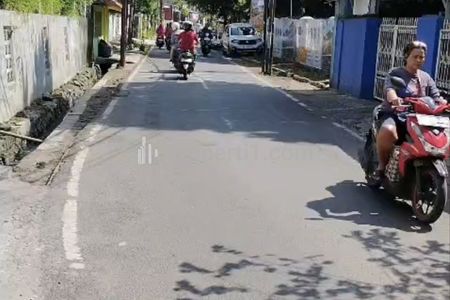 Dijual Rumah Cantik Pinggir Jalan Raya Utama Strategis Bebas Banjir di Wilayah Condet, Jaktim