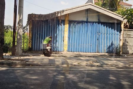 Dijual Ruko 422 m2 Nol Jalan Raya Wiyung - Babatan Menganti Surabaya- Hadap Nol Jalan Raya Komersial Area Sebaris Cafe Resto, Cocok Buat Segala Usaha