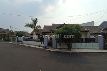 Dijual Rumah Seken Lahan Luas Lokasi Strategis di Cakra Cinere Depok