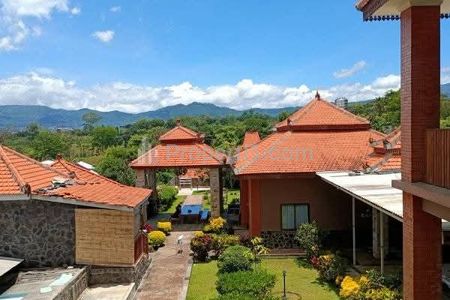 Dijual Villa dan Rumah Induk di Batu Jatim, Total Luas Tanah 5792 m²