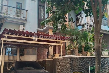 Dijual Rumah 3 Lantai Dekat Exit Tol Limo, Depok