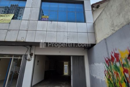 Dijual Murah Ruko 3 Lantai Depan Halte Bus Universitas Budi Luhur Jakarta selatan