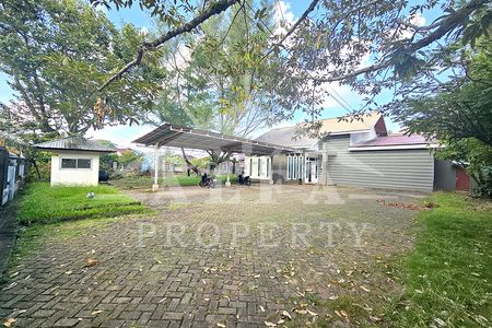 Jual Cepat Kantor Hook Halaman Luas Cocok Jadi Cafe, Restoran di Jalan Enggano, Pontianak
