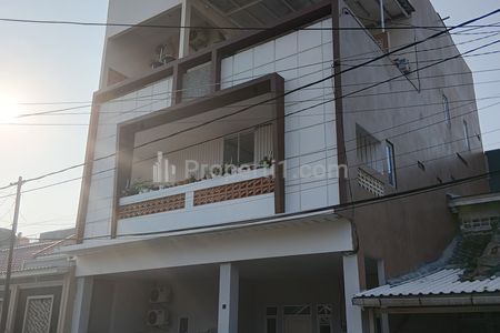Dijual Kost Baru Harga Nego 3 Lantai di Harapan Indah Bekasi