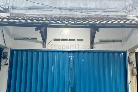 Disewakan Kios Pinggir Jalan Baru Renovasi di Gandul, Depok
