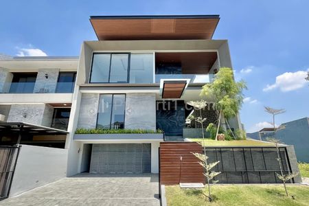 Dijual Rumah Mewah Baru Gress 3 Lantai di Citraland Model Villa, Surabaya Barat