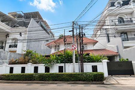 Dijual Rumah Ada Kolam Renang di Menteng Jakarta Pusat