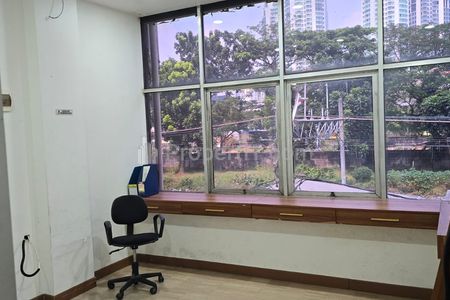 Disewakan Ruko 4 Lantai Siap Pakai di Jl. Kendal Menteng Jakarta Pusat - LT 72 m2, LB 204 m2