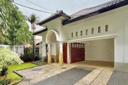 Disewakan Rumah Luas 4 KT di Kemang Jakarta Selatan, Bisa untuk Silent Office | Sspn0155
