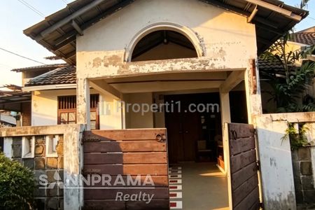 Dijual Rumah Second dengan Tanah Luas di Beji Depok