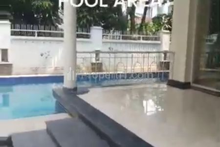 Sewa Rumah Siap Huni 4 BR Ada Kolam Renang, Jalan Lebar, Lingkungan Tenang di Pondok Indah, Kebayoran Lama, Jakarta Selatan