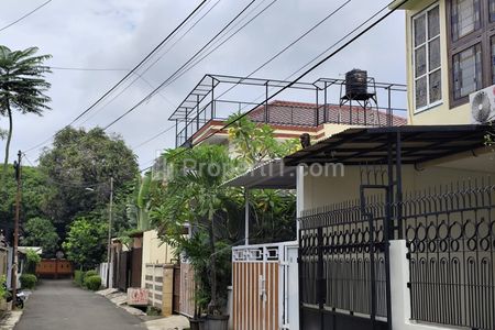 Dijual Rumah Luas 100|72m2, SHM, 2 Lantai, 3 Kamar Tidur di Tanah Kusir, Jakarta Selatan - Harga 1 Milyaran Nego
