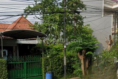 Jual Rumah Lama Pusat Kota Surabaya di Jalan Bawean, Cocok Bangun Kost-kostan Dekat Sekolah St. Louis, Santa Maria