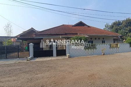 Dijual Rumah dengan Halaman Luas di Arco Duren Seribu Depok