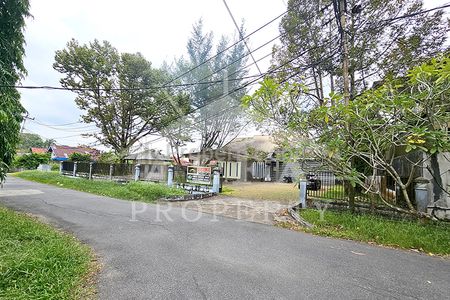 Jual Cepat Rumah Hook Halaman Luas Cocok Jadi Kantor, Cafe, Restoran di Jalan Enggano, Pontianak