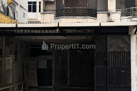 Dijual Ruko Pinggir Jalan Bisa untuk Tinggal dan Usaha di Jelambar, Jakarta Barat