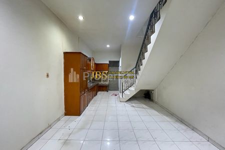 Disewakan Ruko 2,5 Tingkat di Jalan Pukat Banting II / Jalan Mestika - Medan