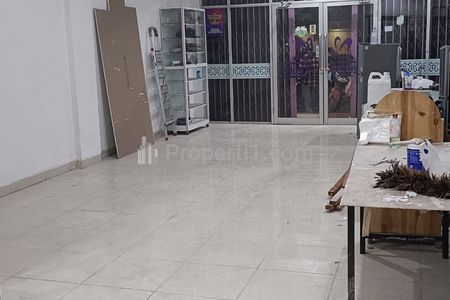 Disewakan Ruko Siap Pakai 3 Lantai di Bulevar Hijau Bekasi