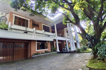 Dijual Rumah Pinggir Jalan di Pondok Indah Jakarta Selatan