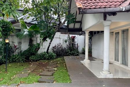 Dijual Rumah Tua di Tulodong, Kebayoran Baru, Jakarta Selatan