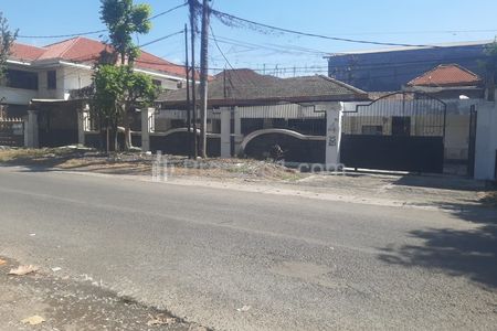 Dijual Rumah Hitung Tanah Cocok Komersil di Manyar Rejo, 1 Menit ke Raya Manyar dan Nginden, Surabaya