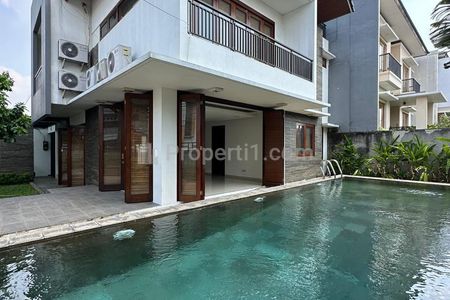 Dijual Rumah Modern Tropical Bebas Banjir di Cilandak, Jakarta Selatan