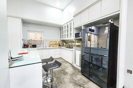 Dijual Rumah Fully Furnished Jalan Panglima Nyak Makam, Medan