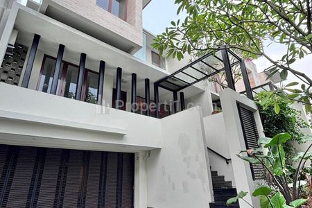 Dijual Rumah Tropical Modern dengan Private Swimming Pool di Cilandak, Jakarta Selatan