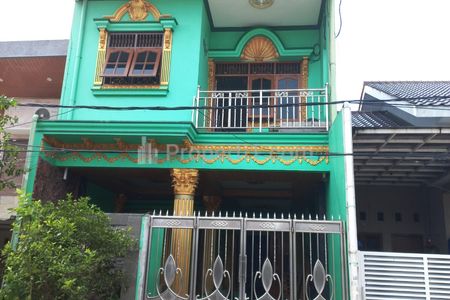 Disewakan Rumah Bagus 2,5 Lantai di Perumahan Dutabumi Bekasi