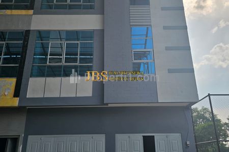 Disewakan Ruko Gandeng Hook di Komplek CBD Polonia Blok B