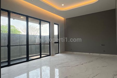Dijualkan Rumah Super Lux Baru di Waterfront Citraland Surabaya