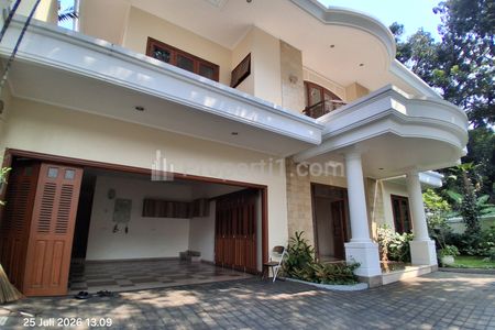 Sewa Rumah Siap Huni 4BR Ada Kolam Renang di Jalan Duta Pondok Indah, Dekat JIS Terogong, Simatupang, CITOS Cilandak, Kebayoran Baru, Jakarta Selatan