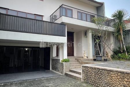 Disewakan Rumah di Kemang Jakarta Selatan - Cocok untuk Kantor dan Hunian Private Pool