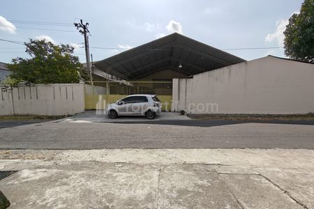 Jual Gudang Rangka Baja 2 Lantai Tanah Luas Kawasan Industri Pinggir Jalan Raya Caturharjo Yogyakarta