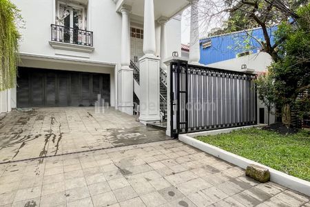 Dijual American Classic House di Area Eksklusif Kebayoran Baru, Jakarta Selatan