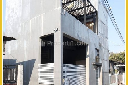 Dijual Rumah 3 Lantai Dalam Ringroad Sewon Dekat Wirosaban Kota Jogja LT 189 LB 300 SHM - Akses Mobil - 1,3 Miliar Nego