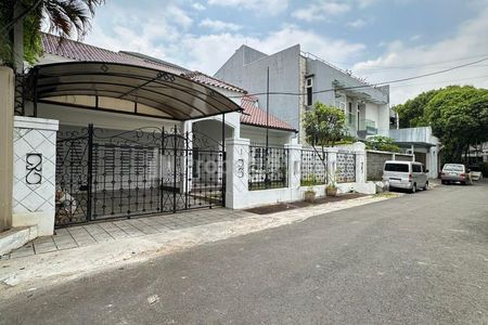 Dijual Brand New Renovated House di Prime Area, Kebayoran Baru, Jakarta Selatan