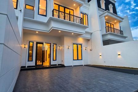 Dijual Rumah Baru Design Classic Modern di Pondok Bambu Jakarta Timur