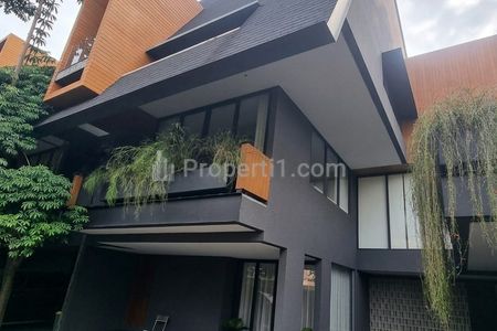 Dijual Rumah Townhouse Mewah di Kemang Jakarta Selatan LT 224 m² LB 425 m² | Private Pool, Lift, Rooftop