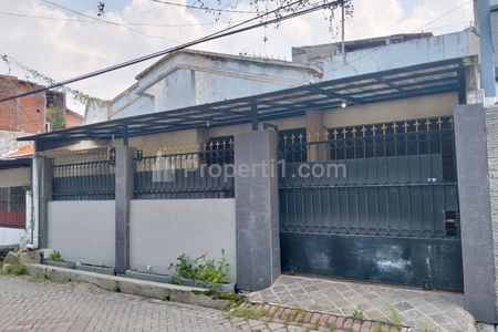 Dijual Rumah Harga Seperti Hitung Tanah Perlu Renov di Lebak, Surabaya Timur