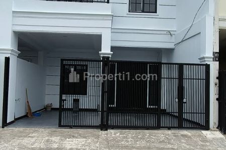 Dijual Rumah Bagus Terdapat Rooftop Available 1 Unit di Perumahan Pondok Kelapa Jakarta Timur