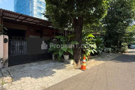 Dijual Rumah Lama Hitung Tanah Lokasi Strategis di Kebayoran Baru, Jakarta Selatan