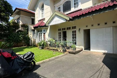 Dijual Rumah Semi Klasik Turun Harga Lokasi Strategis di Kebayoran Baru, Jakarta Selatan