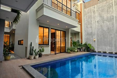 Dijual Rumah Mewah Full Furnished Dengan Private Poll di Cempaka Putih Jakarta Pusat