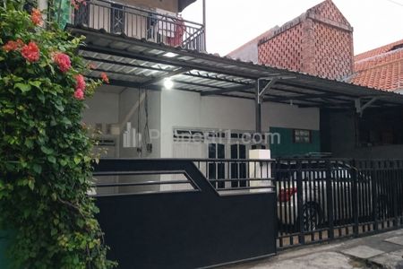 Dijual Rumah 2 Lantai 8 Kamar Tidur di Pucang Sewu Surabaya